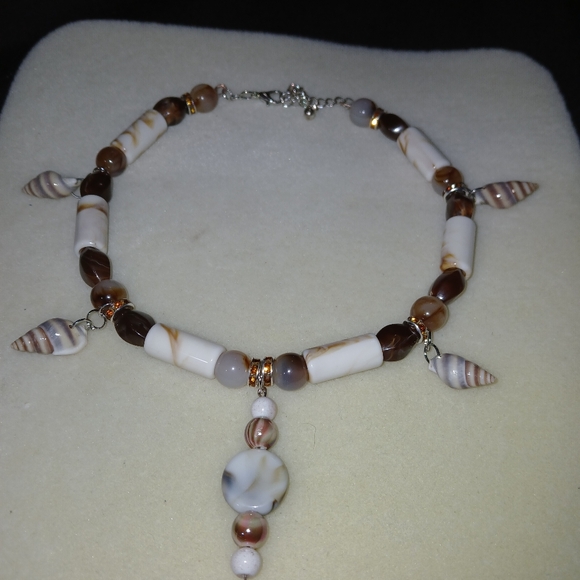 NWT Handcrafted Natural Stone and Shell Choker Necklace and Earrings Set. - Picture 4 of 9